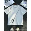 Este verano, echa un vistazo a nuestras elegantes camisetas de manga corta tipo patchwork bordadas estilo americano para hombre, con cuello redondo, un diseño versátil y corte regular.. ¡Perfecto para parejas!