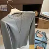 Suéter de Tricô Feminino 2026 Outono/Inverno Cor Contrastante Única Gola Redonda Manga Longa Camada Interna Camada Base Top