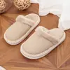 Pantuflas cálidas de algodón para niñas, con forro polar y grosor extra para uso en casa, nuevo estilo otoño/invierno 2026, suela suave, punta cerrada y antideslizantes; zapatos tipo Birkenstock para niños