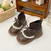 Botas Meia-Calça Femininas Botas de Princesa Estilosas Nova Coleção Primavera/Outono 2026 Botas de Couro Antiderrapantes Botas Infantis Botas Elásticas para Meninas Tendência