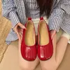 Sapatos Femininos Elegantes de Corte Baixo com Separação nos Dedos 2026 Primavera/Verão Novos Versáteis de Calçar Sem Cadarço Fundo Plano Versáteis para Pessoas Preguiçosas Pequenos Sapatos de Couro