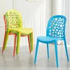 Silla de comedor moderna minimalista Silla de comedor para el hogar nórdico Silla de plástico popular para el ocio Silla de negociación con respaldo grueso para adultos