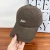 Boné de Baseball com Bordado de Letra para Afinar o Rosto Masculino, Estilo Coreano para Cabeça Grande, Boné Simples e Versátil com Aba Curta para Mulheres, Primavera e Outono