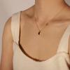Collar con colgante de acrílico negro cuadrado geométrico chapado en oro de acero de titanio con personalidad simple de nueva moda europea y americana para mujer