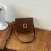 Bolso Pequeño Cuadrado con Hebilla Cuadrada Retro para Mujer 2026 Nuevo Estilo Estilo Meilade Bolso Tofu con Solapa Versátil Bolso de Hombro Único Cruzado