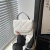 Bolso pequeño de alta gama con estampado de rombos, nuevo bolso de hombro en relieve de moda 2026, bolso cuadrado pequeño versátil para ventas transfronterizas