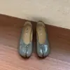 Bailarinas retro plisadas de punta dividida para mujer, nuevo estilo 2026, sin cordones, versátiles, zapatos Mary Jane planos