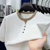 Camiseta de punto de manga corta con cuello redondo, estilo falso dos piezas, de lujo ligero para hombre, nuevo estilo de verano, juvenil y elegante, tacto de alta gama, fina, transpirable, top sencillo
