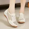 Sandalias de punta cerrada de comercio exterior que no cansan los pies, zapatos de malla hueca para mujer, nuevos zapatos de verano para madres primerizas, sandalias de viaje ultraligeras de suela blanda para mujer