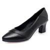 Zapatos profesionales de cuero negros para mujer, de punta fina y poco profundos, nuevo estilo, cómodos, de suela blanda, sin cordones, con tacón grueso, versátiles y clásicos.