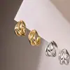 Pendientes Dorados Nuevos 2025 de Gama Alta, Lujo Accesible y Versátiles, Pendientes Envueltos con Líneas Onduladas, Pendientes en Forma de C, Diseño de Nicho