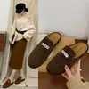 Mocasines de estilo retro con hebilla metálica para mujer, colección otoño 2026, mules sin cordones con suela blanda, versátiles y fáciles de llevar
