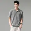 Camisa Polo de Tricô Fina Estilo Old Money para Homens, Verão 2026, Manga Curta Casual Solta com Gola Reversível, Top Tendência