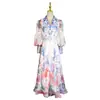 Vestido elegante estilo resort NATALIYA 2026 con cuello de blazer, estampado floral, mangas abullonadas, ceñido a la cintura y bajo con volantes