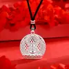 Colar com Pingente de Buda Sorridente Barrigudo com Pontos Dourados e Diamantes em Ouro Vietnamita para Homens e Mulheres Corrente de Suéter com Pingente de Buda Recortado Antigo