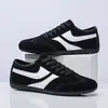 Sapatos Casuais Masculinos no Atacado, Tênis de Treino Alemães Retrô da Moda, Tênis Planos Respiráveis, Sapatos Esportivos, Sapatos com Cadarço para Homens