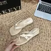Chanclas de cuña simples nuevas 2026 para mujer, Sandalias de dedo para playa al aire libre de verano para mujer