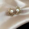 Pendientes de Perla Hueca Retorcida con Circonita de Aguja Plateada Otoño e Invierno Pendientes de Lujo Ligero de Alta Gama Diseño de Pendientes Nicho Venta al por Mayor
