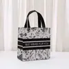 Bolsa de Regalo Pequeña Floral Transfronteriza Bolsa Impermeable Bolsa No Tejida de Moda Exquisita Lujo Ligero Bolso Inferior Derecho