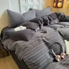 Conjunto Simples de Gaze Plissada Quatro Peças Conjunto de Três Peças Listrado para Dormitório Estudantil Boa Qualidade Capa de Edredom Individual Confortável Roupa de Cama de Casal