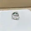 Anillo Serpiente Baojia Versión de Alta Gama Transfronteriza Europea y Americana, Finamente Elaborado con Nácar Blanco Natural y Malaquita, Combinando Diseño Original