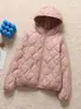 Chamarra acolchada de plumón ligera con capucha y cuello alto transfronteriza para mujer, moda de invierno 2026, cálida blanca de pato, top casual, moderno