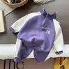 Conjunto de Ropa de Otoño Nuevo y Elegante para Niños 2025, Conjunto de Dos Piezas de Moda con Sudadera de Cuello Alto y Bolsa para Niños Pequeños y Niños Pequeños