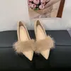 Sapatos de escritório pontudos decorativos, emagrecedores, que aumentam a altura e versáteis para mulheres, sapatos de bico fino 2026, sapatos de pelúcia outono nova moda
