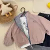 Chaquetas Infantiles para Niños y Niñas 2026 Primavera y Otoño Nuevo Estilo Cárdigan a Cuadros para Bebés Ropa de Manga Larga para Bebés de Moda Elegante