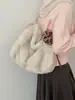 Popular bolsa de peluche Yuezilong para mujer, bolso tote de gran capacidad, bolso cubo peludo de moda 2026, bolso de hombro para el día a día urbano
