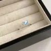 Anel Zircônia Borboleta Mocha Azul Claro Personalizado para Mulheres, Anel Aberto Estiloso, Anel de Dedo Indicador de Nicho de Alto Padrão