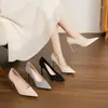 Sapatos de salto alto lisos de luxo 9169E para noivas, bico fino, boca rasa, salto agulha, sola vermelha, sapatos femininos versáteis para o trabalho
