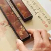Tao Li Chunfeng Latón Sólido Pisapapeles Patrón de Regla Impresión a Color Papel de Caligrafía Pisapapeles Caja de Regalo de Metal Pisapapeles de Cobre Papel Especial