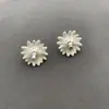 Pendientes de botón de margarita con diseño único de nicho, estilo de lujo ligero, pendientes versátiles y de alta gama de colores esmaltados