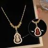 Colgante de Calabaza con Goteo de Aceite de Zirconia Chapado en Oro Real de 18k Collar de Doble Cara Cadena para Clavícula de Lujo Ligero Sensación de Alta Gama Accesorio de Collar de Nicho