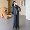 Conjunto de ropa de maternidad otoño e invierno: Conjunto de cárdigan de punto trenzado con lazo y pantalones de pierna ancha estilo coreano conjunto de dos piezas falso que cubre el abdomen para exteriores
