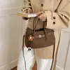 Bolsa pequena vintage de outono e inverno para mulheres 2026 nova moda bolsa transversal versátil com toque de luxo para sair