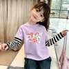 Camiseta de manga larga de algodón puro para niña 2026 primavera y otoño nueva con estampado de dibujos animados lindos cuello redondo patchwork a rayas top