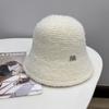 Invierno japonés Nuevo estilo terciopelo visón sintético tejido sombrero de cubo para mujer estilo coreano cálido que hace que la cara se vea pequeña sombrero de pescador recto moda
