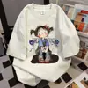 Camiseta de Manga Curta Estampada com Letras Coloridas Graffiti Cinza Branco Nicho para Mulheres Verão 2025 Tops Soltos com Gola Redonda Estilo Ins