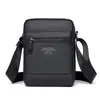 Bolso bandolera casual ligero para exteriores, nuevo estilo para hombre, gran capacidad, diseño simple, bolso de hombro versátil, adecuado para ciclismo y deportes