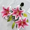 Nuevas flores artificiales transfronterizas: Lirios pequeños de 6 cabezas, arreglos de mesa decorativos estilo europeo, accesorios para fotografía de hogar, flores artificiales al por mayor
