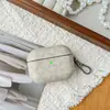 Nueva funda con patrón de pequeños diamantes adecuada para AirPods Pro 3, funda rígida de PC de cuero sintético PU universal para la 4ª generación