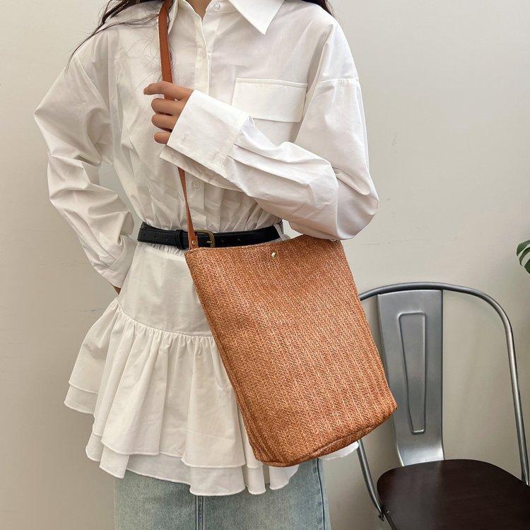 编织包女包新款潮2024夏草编简约百搭小清新水桶包个性单肩斜