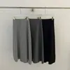 ¡Tiene una caída preciosa! Esta falda midi de línea A, minimalista y versátil, es perfecta para el otoño e invierno de 2026