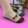 Zapatos de Tela de Primavera/Verano de Pekín Estilo Nuevo Cómodos Transpirables Antideslizantes Planos sin Cordones Suela Suave Zapatos Individuales para Madres de Mediana Edad y Mayores