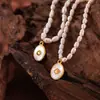Estilo Chic Elegante Personalidad Sencilla Colgante de Concha Blanca Incrustada Joyería Perla de Agua Dulce con Cuentas Sentido del Diseño Collar de Acero de Titanio