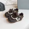Sapatos infantis fofos de renda e bolinhas, tênis para bebês, tênis de treino alemães para meninas, tênis de malha respirável, sapatos de bebê para primavera e outono