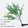Plantas verdes artificiales en stock, manojos de helecho, hojas de helecho, hierba de helecho para decoración de paredes interiores y diseño de paisajes, césped artificial al por mayor