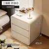 Mesita de Noche para Dormitorio del Hogar 2025 Popular Gabinete de Almacenamiento de Madera Maciza para Mesita de Noche Diseño de Nicho Gabinete de Almacenamiento Simple para Mesita de Noche